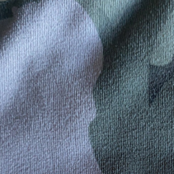 Girl Athleta camo sports bra - Picture 3 of 3